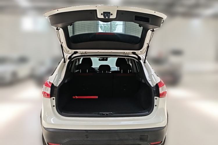 Used Nissan Qashqai 2016 2.0L CVT Elite Edition Trunk