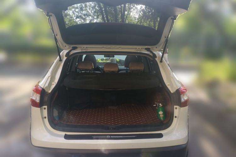 Used Nissan Qashqai 2016 2.0L CVT Elite Edition Trunk