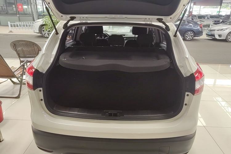Used Nissan Qashqai 2016 2.0L CVT Elite Edition Trunk