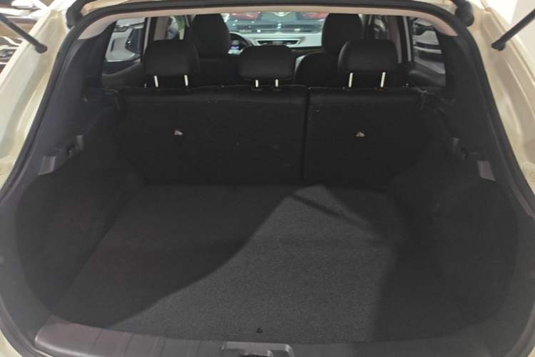 Used Nissan Qashqai 2016 2.0L CVT Elite Edition Trunk