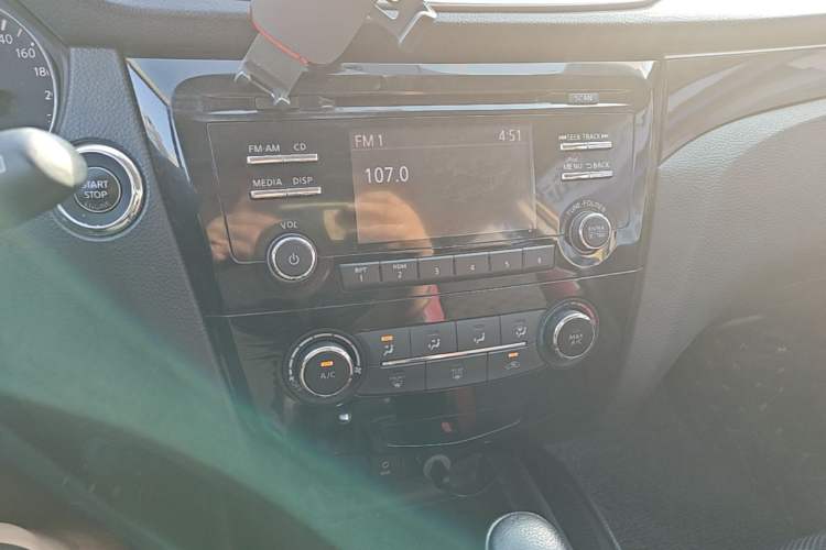 Used Nissan Qashqai 2016 2.0L CVT Luxury Edition Audio And AC Panel