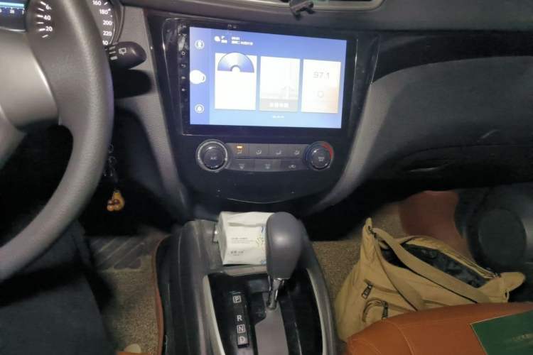 Used Nissan Qashqai 2016 2.0L CVT Elite Edition Audio And AC Panel