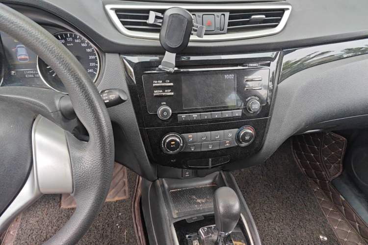Used Nissan Qashqai 2016 2.0L CVT Elite Edition Audio And AC Panel