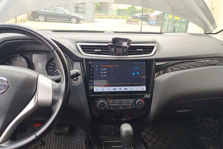 Used Nissan Qashqai 2016 2.0L CVT Luxury Edition Audio And AC Panel