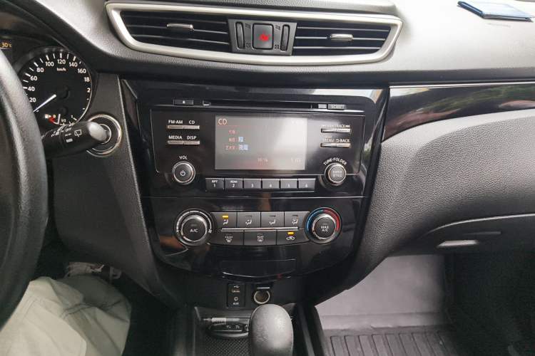 Used Nissan Qashqai 2016 2.0L CVT Luxury Edition Audio And AC Panel