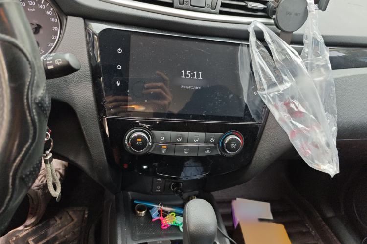 Used Nissan Qashqai 2016 2.0L CVT Elite Edition Audio And AC Panel