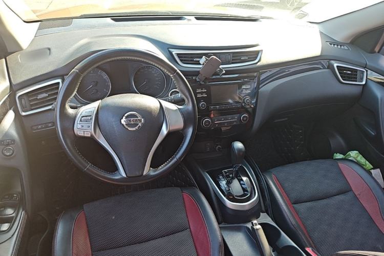 Used Nissan Qashqai 2016 2.0L CVT Luxury Edition Center Console