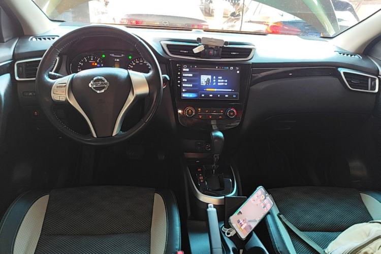 Used Nissan Qashqai 2016 2.0L CVT Luxury Edition Center Console
