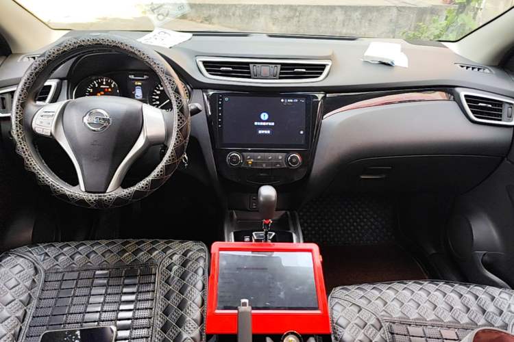 Used Nissan Qashqai 2016 2.0L CVT Elite Edition Center Console