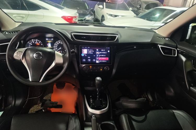 Used Nissan Qashqai 2016 2.0L CVT Elite Edition Center Console
