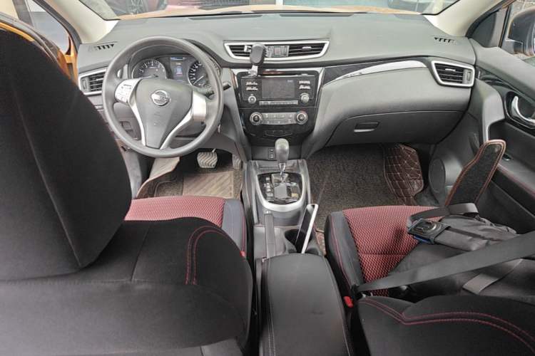 Used Nissan Qashqai 2016 2.0L CVT Elite Edition Center Console