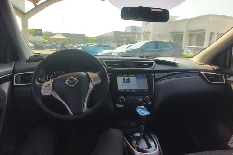 Used Nissan Qashqai 2016 2.0L CVT Luxury Edition Center Console