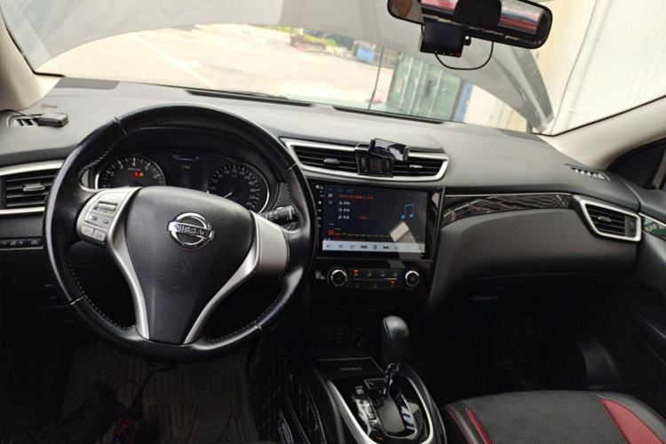Used Nissan Qashqai 2016 2.0L CVT Luxury Edition Center Console