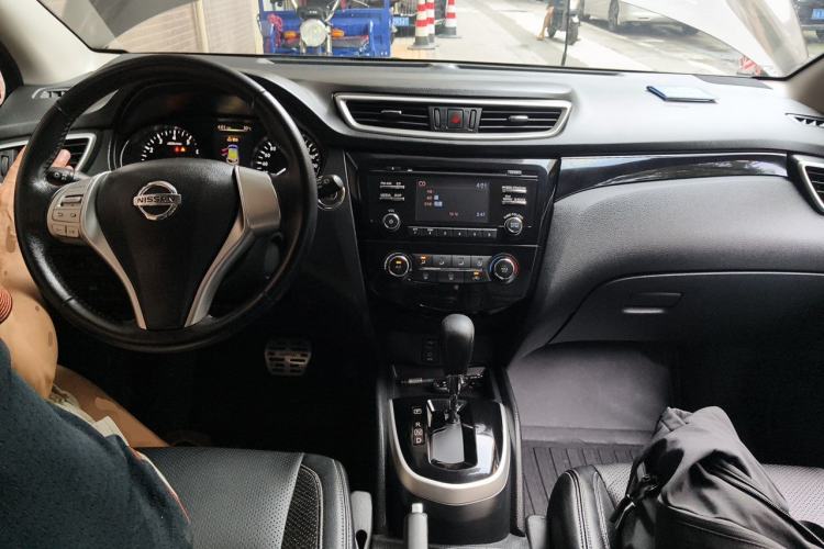 Used Nissan Qashqai 2016 2.0L CVT Luxury Edition Center Console