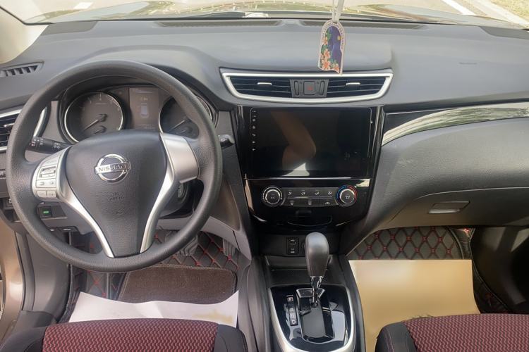 Used Nissan Qashqai 2016 2.0L CVT Elite Edition Center Console