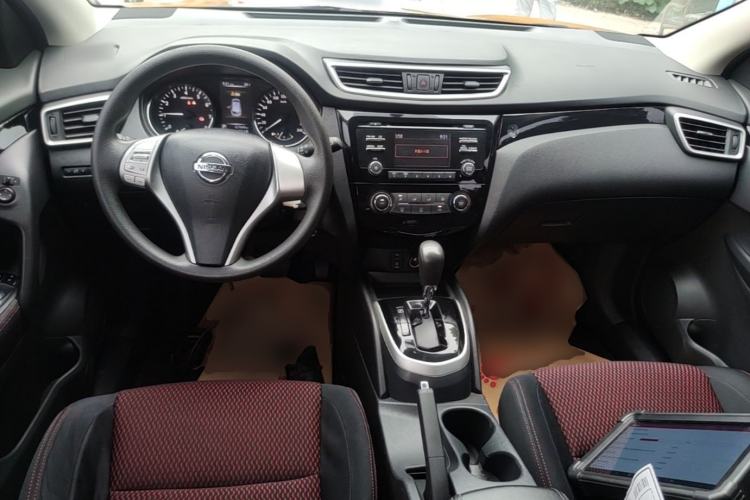 Used Nissan Qashqai 2016 2.0L CVT Elite Edition Center Console