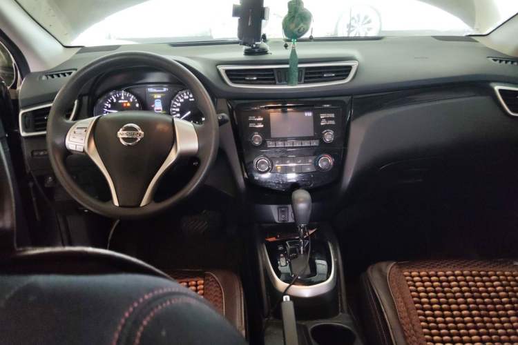 Used Nissan Qashqai 2016 2.0L CVT Elite Edition Center Console