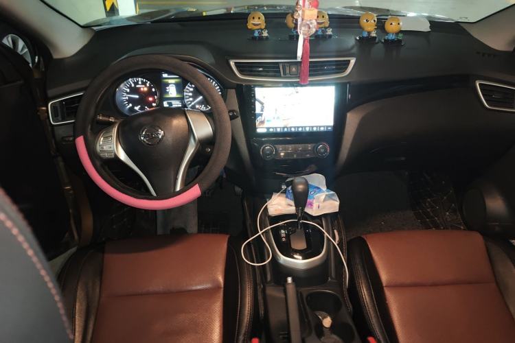 Used Nissan Qashqai 2016 2.0L CVT Elite Edition Center Console
