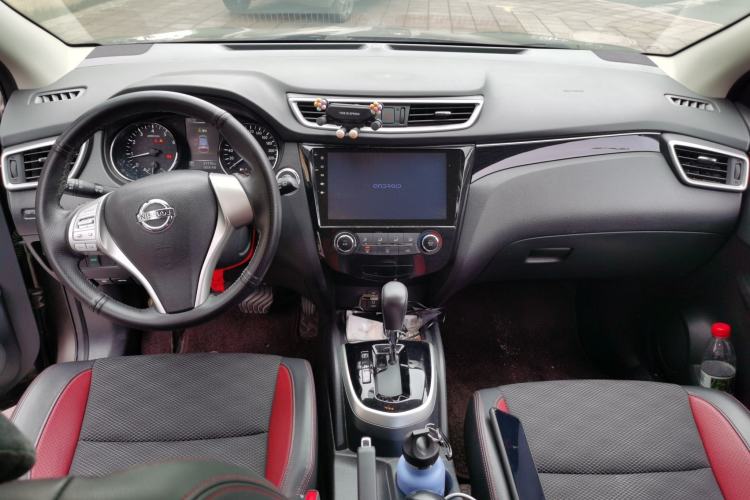 Used Nissan Qashqai 2016 2.0L CVT Luxury Edition Center Console
