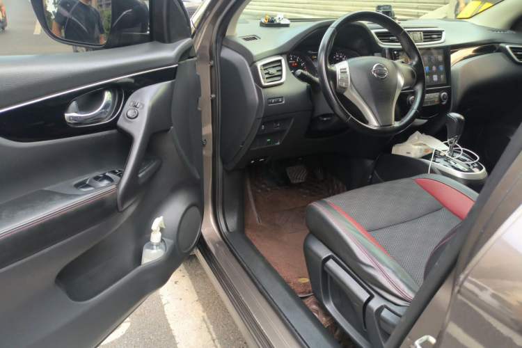 Used Nissan Qashqai 2016 2.0L CVT Luxury Edition Driver Seat
