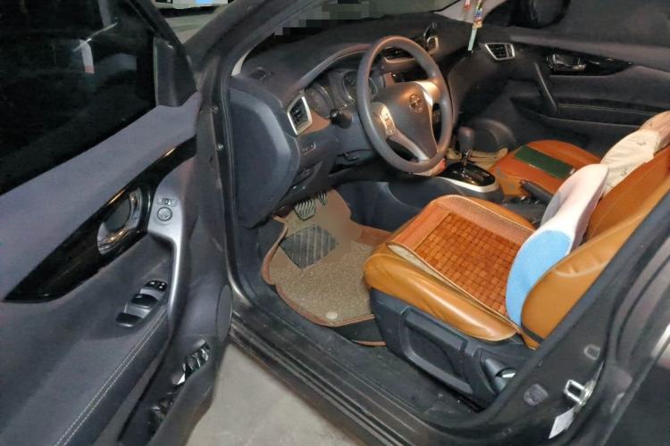 Used Nissan Qashqai 2016 2.0L CVT Elite Edition Driver Seat