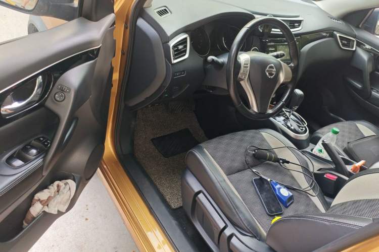 Used Nissan Qashqai 2016 2.0L CVT Luxury Edition Driver Seat