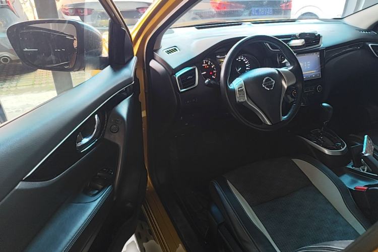 Used Nissan Qashqai 2016 2.0L CVT Luxury Edition Driver Seat
