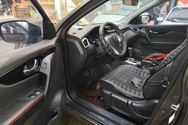 Used Nissan Qashqai 2016 2.0L CVT Elite Edition Driver Seat