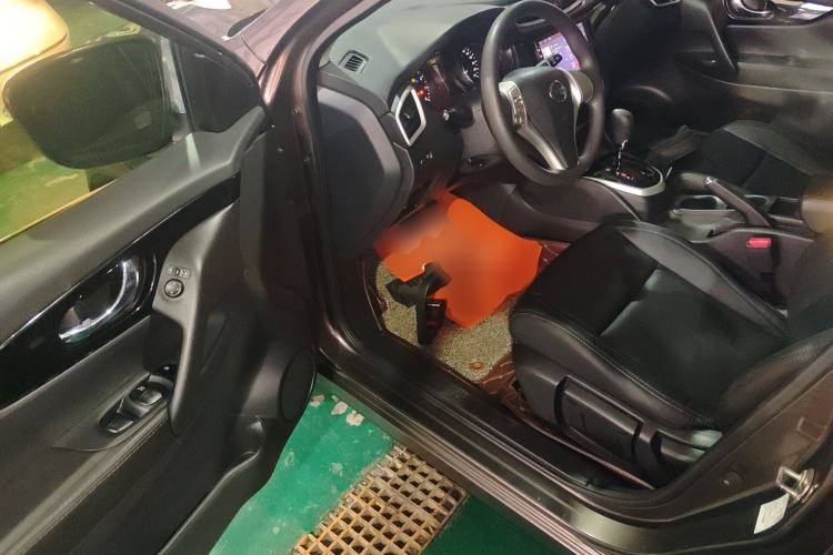 Used Nissan Qashqai 2016 2.0L CVT Elite Edition Driver Seat