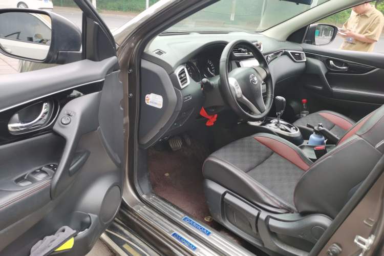 Used Nissan Qashqai 2016 2.0L CVT Luxury Edition Driver Seat