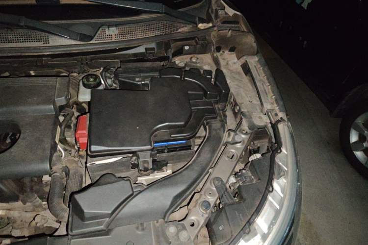 Used Nissan Qashqai 2016 2.0L CVT Elite Edition Engine Bay Left