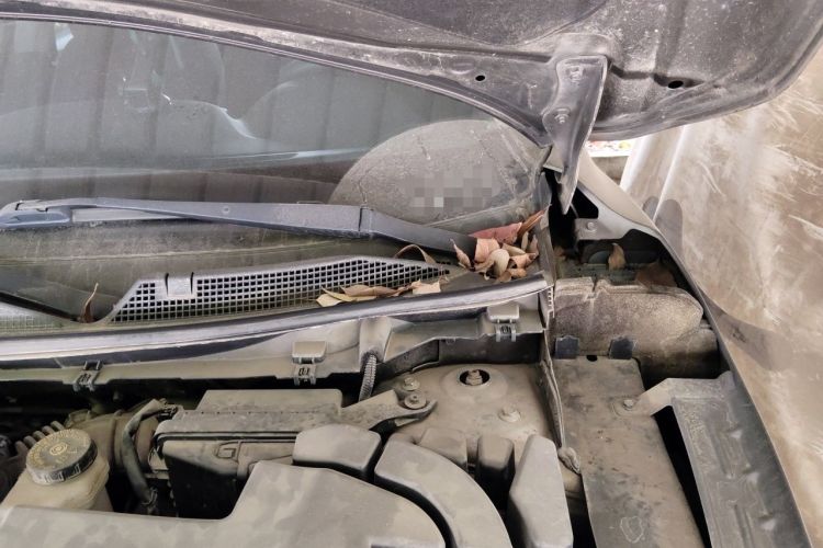 Used Nissan Qashqai 2016 2.0L CVT Elite Edition Engine Bay Left