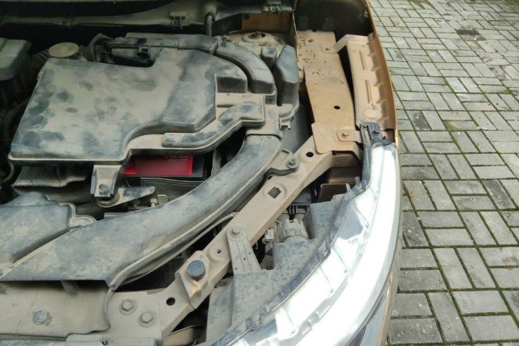Used Nissan Qashqai 2016 2.0L CVT Elite Edition Engine Bay Left