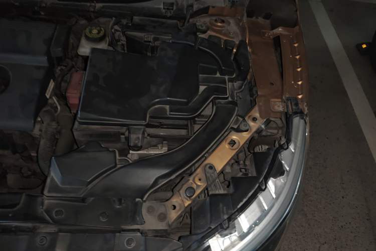 Used Nissan Qashqai 2016 2.0L CVT Elite Edition Engine Bay Left