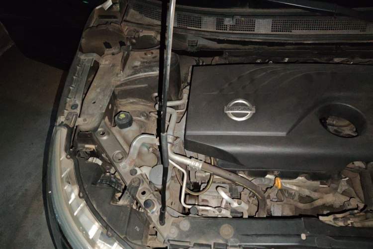 Used Nissan Qashqai 2016 2.0L CVT Elite Edition Engine Bay Right