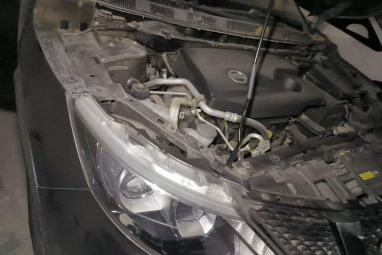 Used Nissan Qashqai 2016 2.0L CVT Elite Edition Engine Bay Right