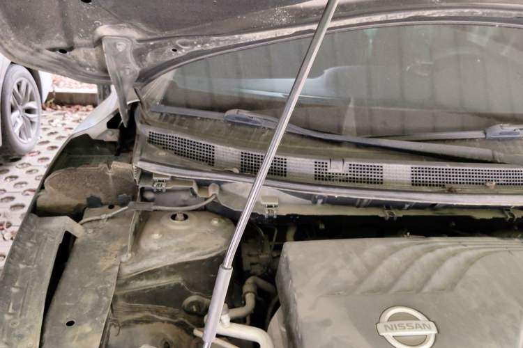 Used Nissan Qashqai 2016 2.0L CVT Elite Edition Engine Bay Right