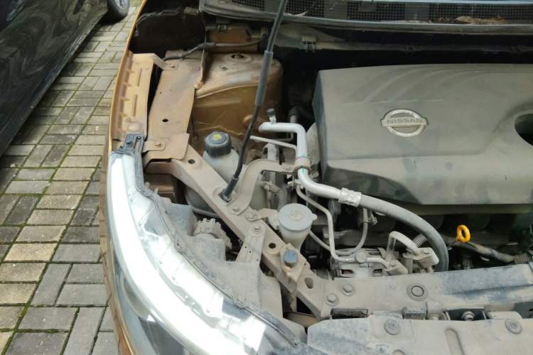 Used Nissan Qashqai 2016 2.0L CVT Elite Edition Engine Bay Right