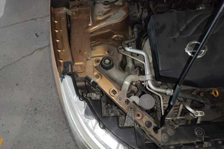 Used Nissan Qashqai 2016 2.0L CVT Elite Edition Engine Bay Right