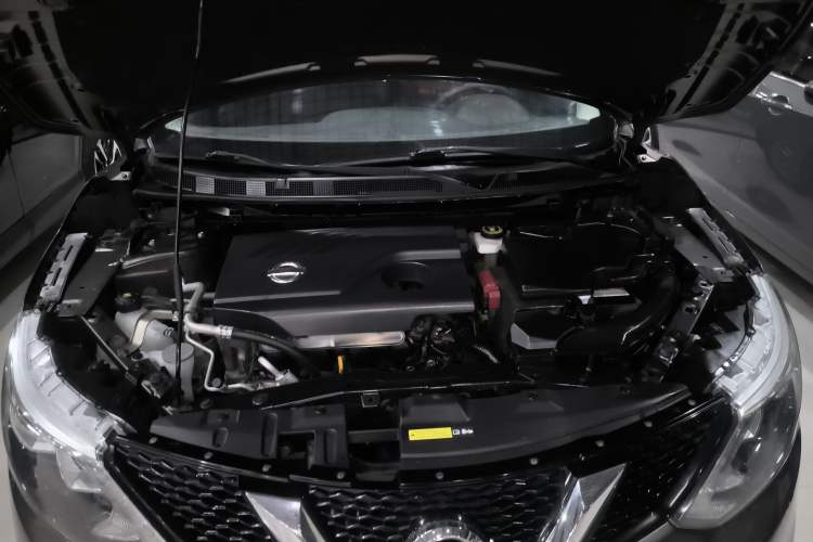 Used Nissan Qashqai 2016 2.0L CVT Elite Edition Engine Bay