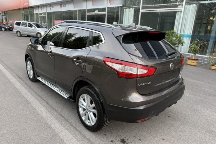 Used Nissan Qashqai 2016 2.0L CVT Elite Edition Exterior 4