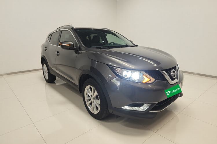 Used Nissan Qashqai 2016 2.0L CVT Elite Edition Front Right 45 Deg
