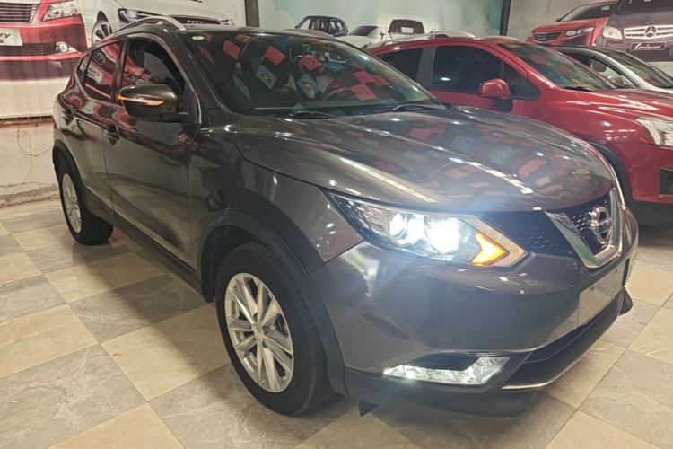 Used Nissan Qashqai 2016 2.0L CVT Elite Edition Front Right 45 Deg
