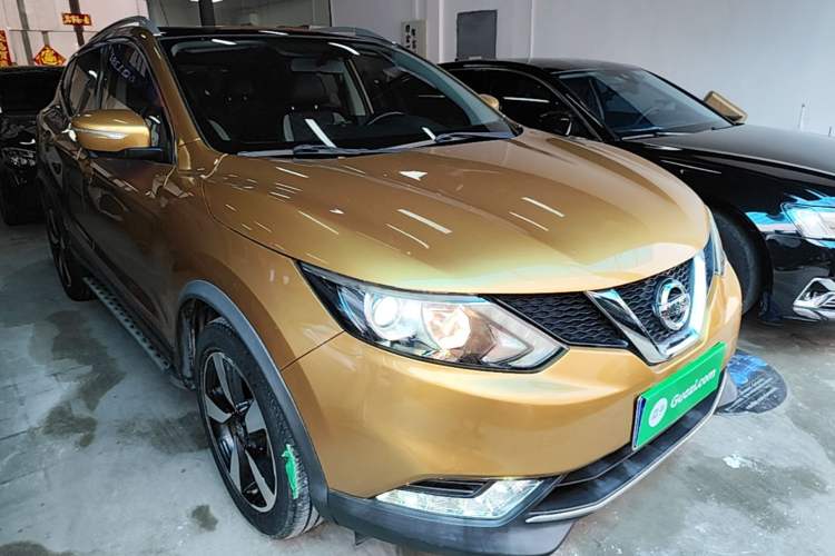 Used Nissan Qashqai 2016 2.0L CVT Luxury Edition Front Right 45 Deg