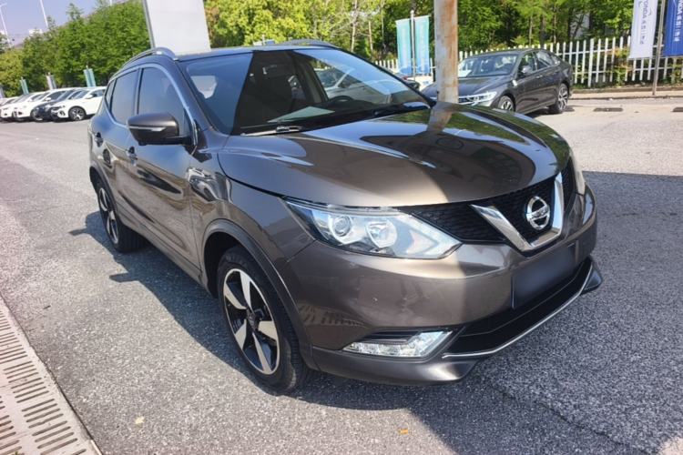Used Nissan Qashqai 2016 2.0L CVT Luxury Edition Front Right 45 Deg