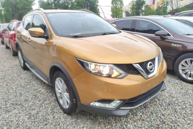 Used Nissan Qashqai 2016 2.0L CVT Elite Edition Front Right 45 Deg