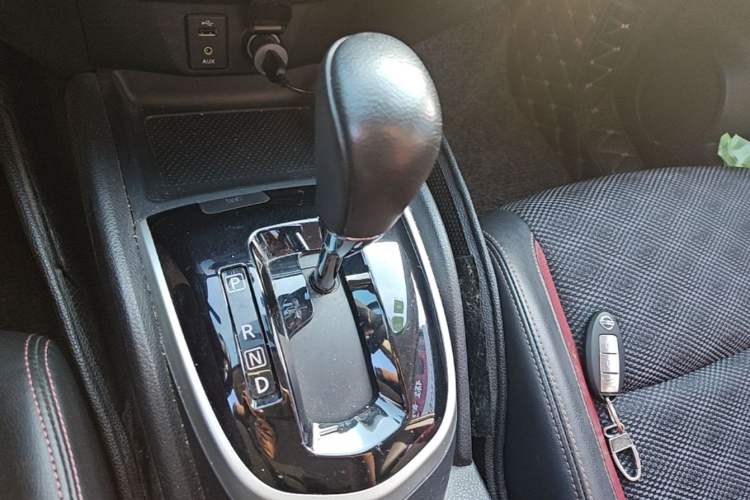 Used Nissan Qashqai 2016 2.0L CVT Luxury Edition Gear Lever