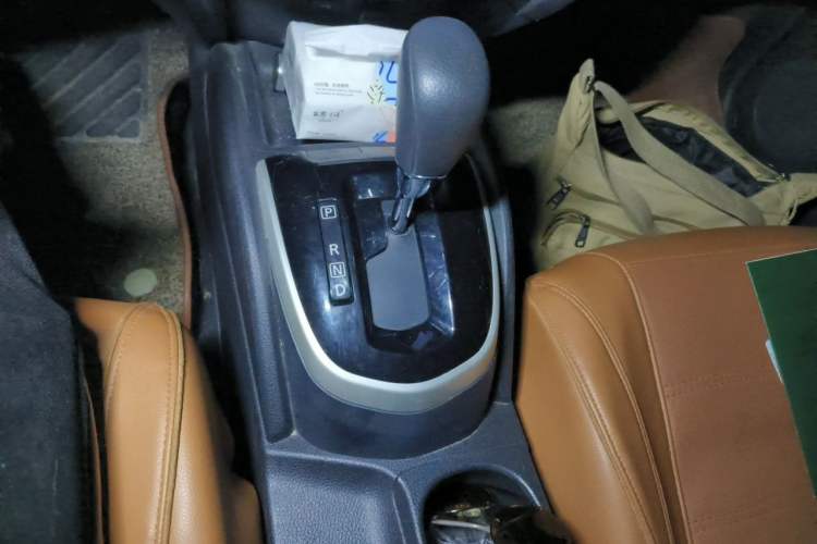 Used Nissan Qashqai 2016 2.0L CVT Elite Edition Gear Lever