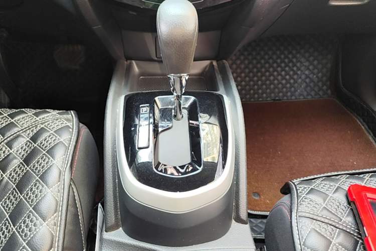 Used Nissan Qashqai 2016 2.0L CVT Elite Edition Gear Lever