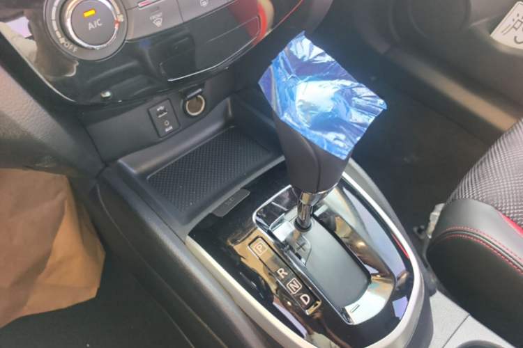 Used Nissan Qashqai 2016 2.0L CVT Luxury Edition Gear Lever